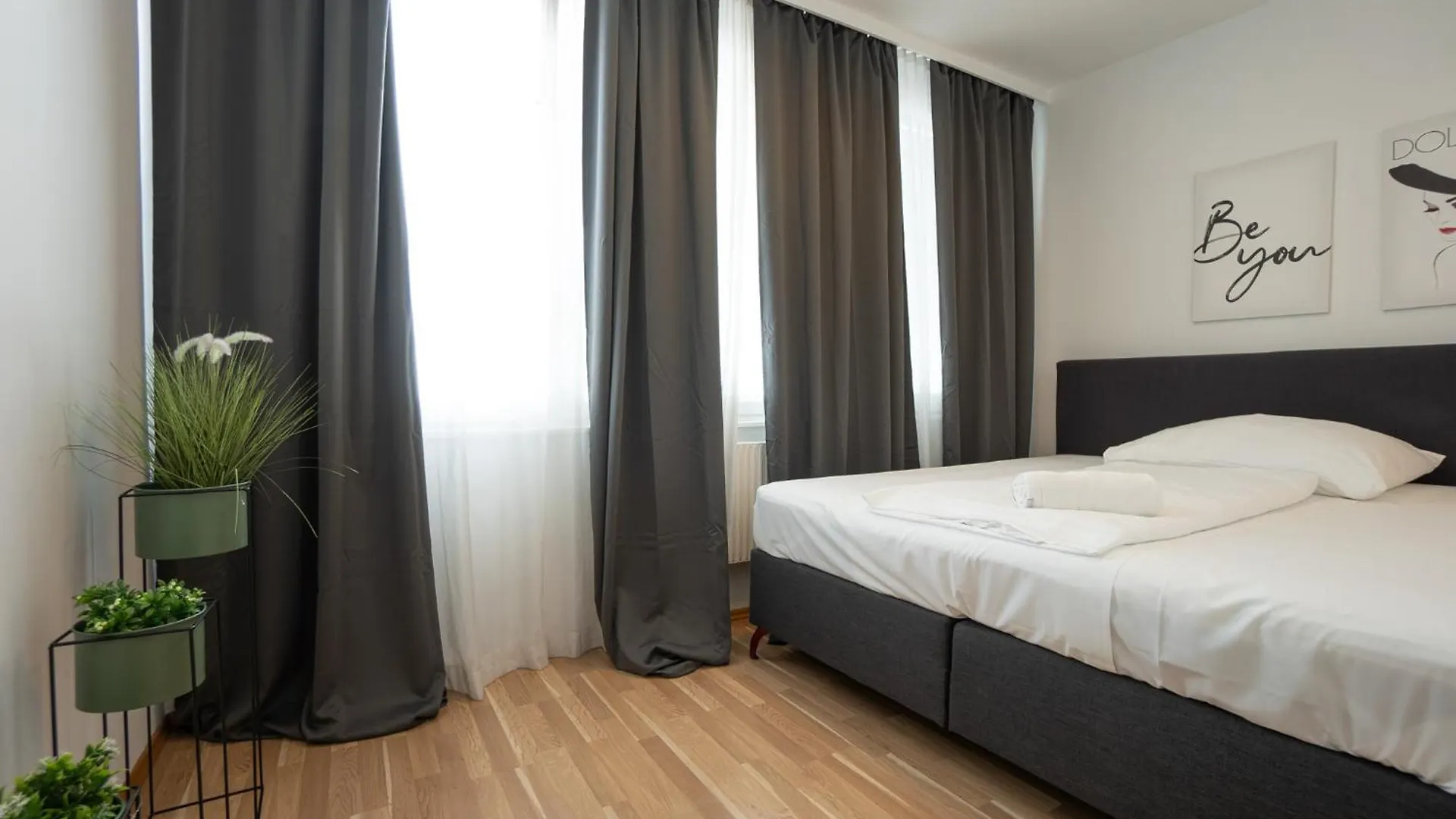 Charming Apartment With Balcony, Close To Stephansdom Cathedral Vienna Austria